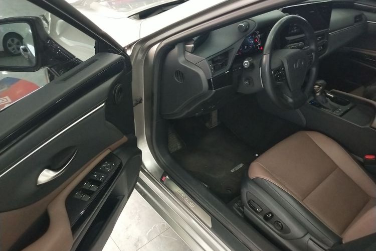 雷克萨斯ES 2022款 300h 卓越版中控内饰20