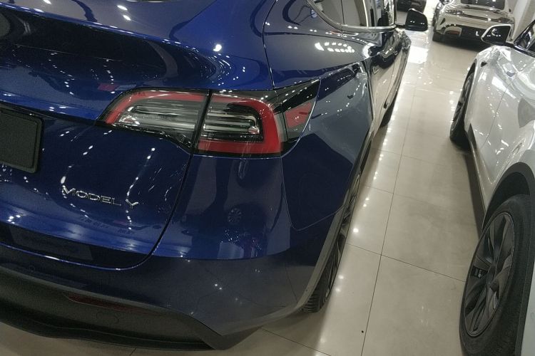 特斯拉 Model Y 2022款 改款 后轮驱动版车身外观9