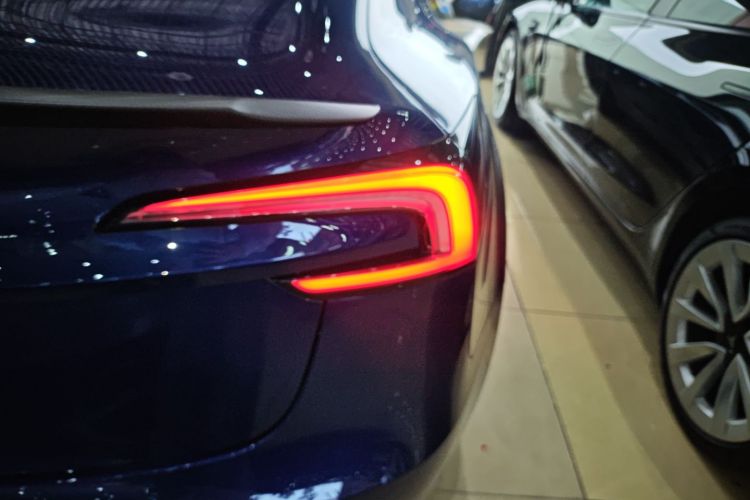 特斯拉 Model 3 2023款 后轮驱动版车身外观9