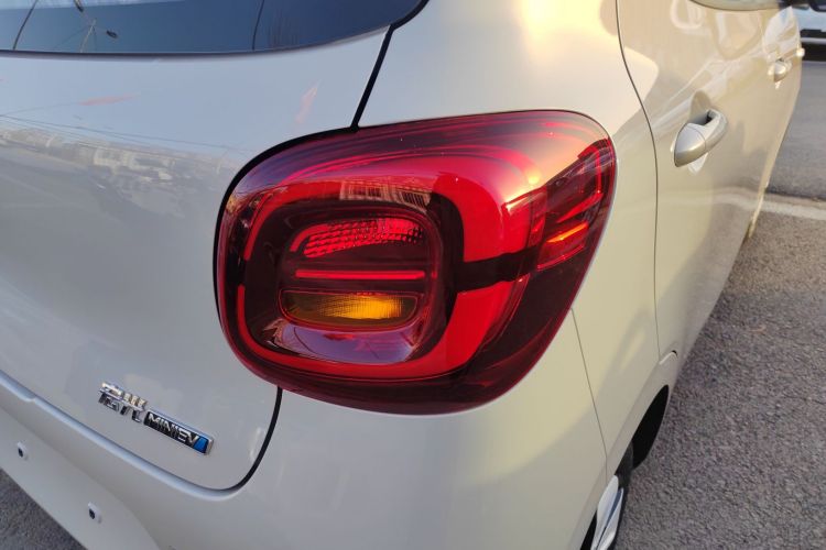 五菱汽车 宏光MINIEV 2025款 四门版 进阶款车身外观9