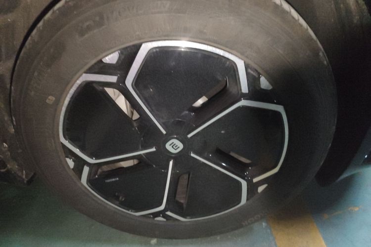 小米汽车 小米YU7 2025款 超长续航四驱Pro版车身外观10