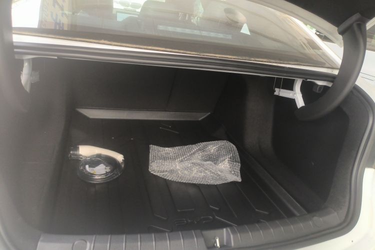 比亚迪 秦PLUS 2025款 DM-i 智驾版 55KM领先型机舱底盘23