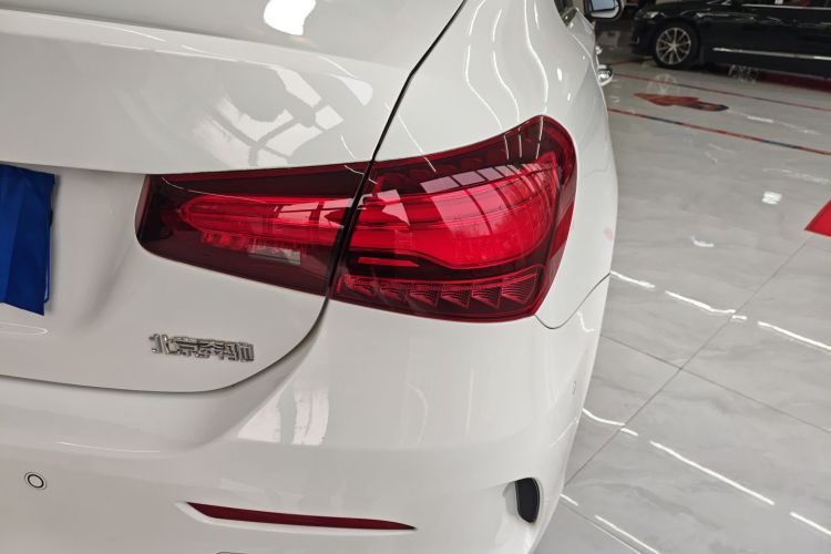 奔驰A级 2024款 A 200 L 时尚型车身外观9