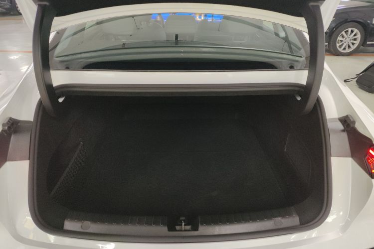 吉利银河 银河E8 2025款 575km 探索智驾版机舱底盘23