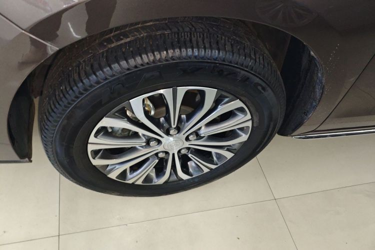 别克GL8 2023款 陆上公务舱 智享型车身外观6007