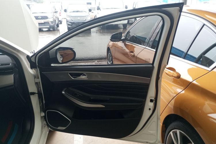 奇瑞 艾瑞泽5 2019款 改款PRO 1.5L CVT青春版 国VI中控内饰7005