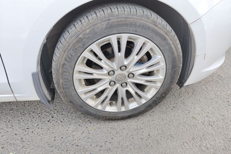 别克 英朗 2015款 15N 手动精英型车身外观10