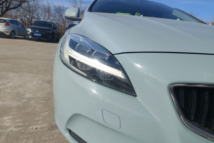 沃尔沃V40 2019款 T3 智逸版车身外观8