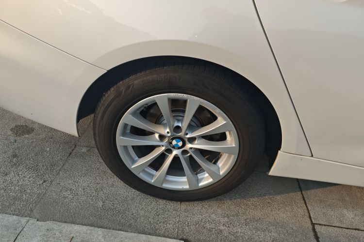 宝马3系GT 2017款 320i 时尚型车身外观6002