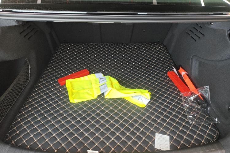 奥迪A6L 2026款 45 TFSI 臻选动感型机舱底盘23