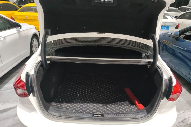 福特 福克斯 2019款 三厢 1.5L 手动锋跃型 国V局部细节23