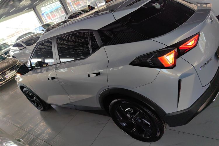 广汽传祺 传祺GS3 2023款 影速 270T 劲享版车身外观4