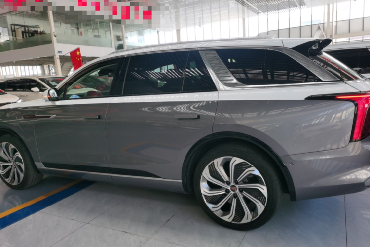 红旗E-HS9 2022款 660km 旗领版 四座车身外观4