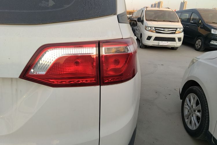 五菱汽车 五菱宏光S3 2019款 1.5L 手动标准型 国VI车身外观6006