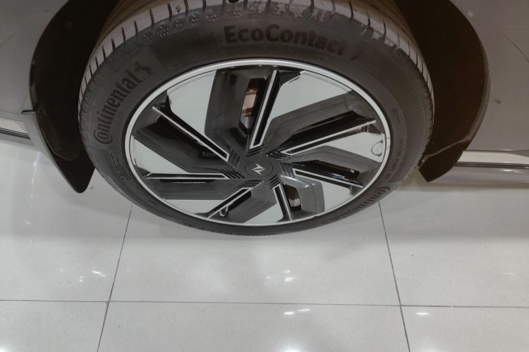 东风奕派 eπ008 2024款 210Max增程版 6座车身外观6008