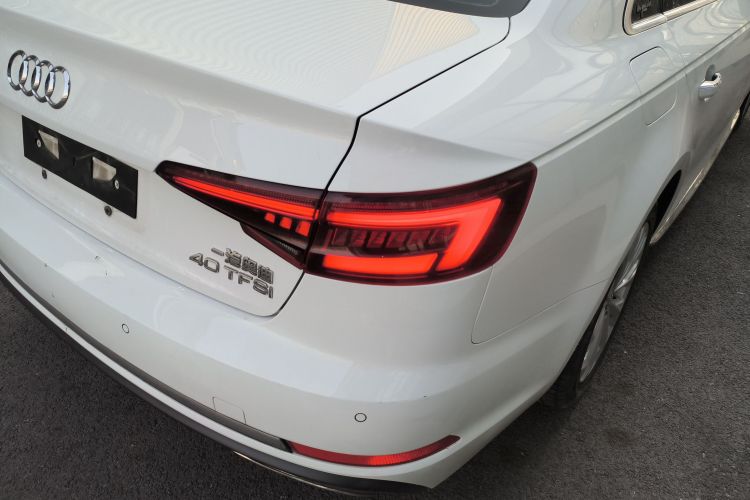 奥迪A4L 2019款 40 TFSI 进取型 国VI车身外观9