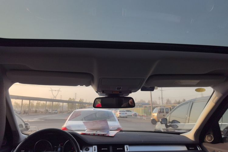 路虎 揽胜极光 2018款 240PS SE 智耀版中控内饰22