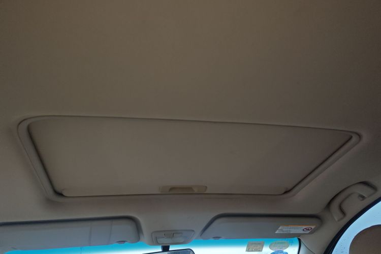 宝骏730 2014款 1.5L 手动豪华型 7座中控内饰22