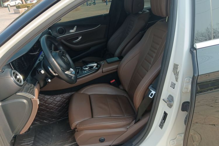 奔驰E级 2018款 改款 E 200 L 运动型中控内饰19
