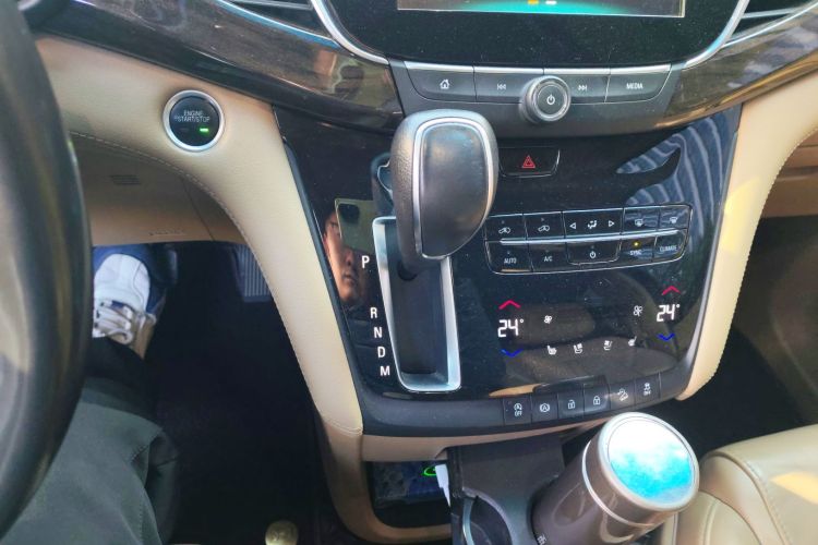 别克GL8 2017款 ES 28T 旗舰型 国V中控内饰18