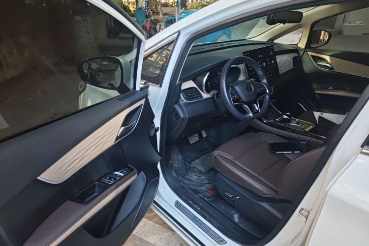 比亚迪 宋MAX新能源 2022款 DM-i 105KM 行政版中控内饰7003