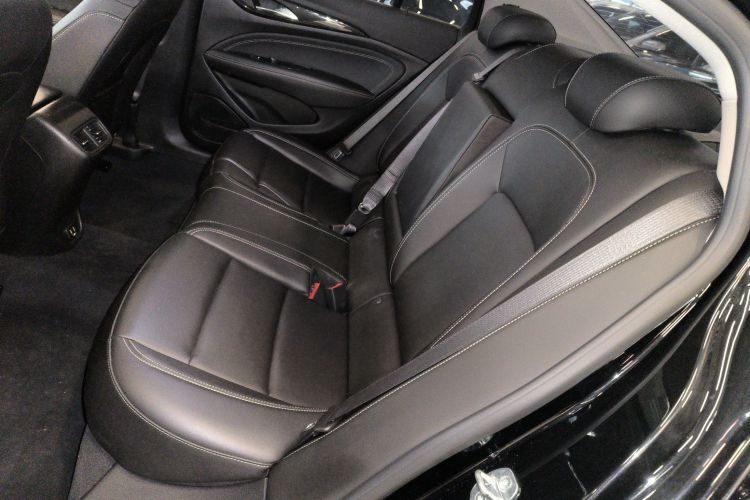 别克 君威 2024款 25T 超享版中控内饰21