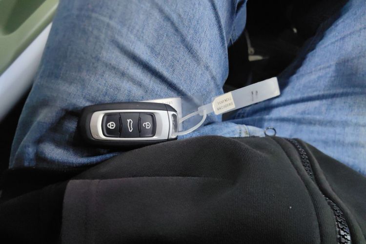 吉利银河 2025款 210km 熊猫卡丁中控内饰11