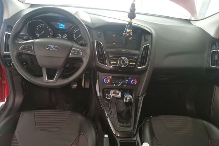 福特 福克斯 2017款 两厢 1.6L 手动风尚型智行版中控内饰12