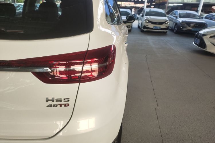 红旗HS5 2022款 改款 2.0T 智联旗享版车身外观9