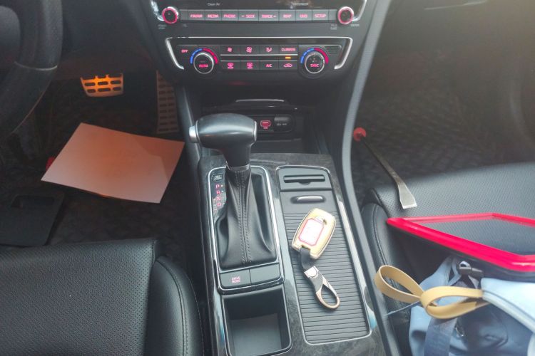 起亚K5 2016款 1.6T 自动LUX中控内饰18