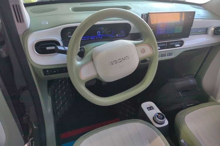 吉利银河 2025款 210km 熊猫骑士中控内饰13