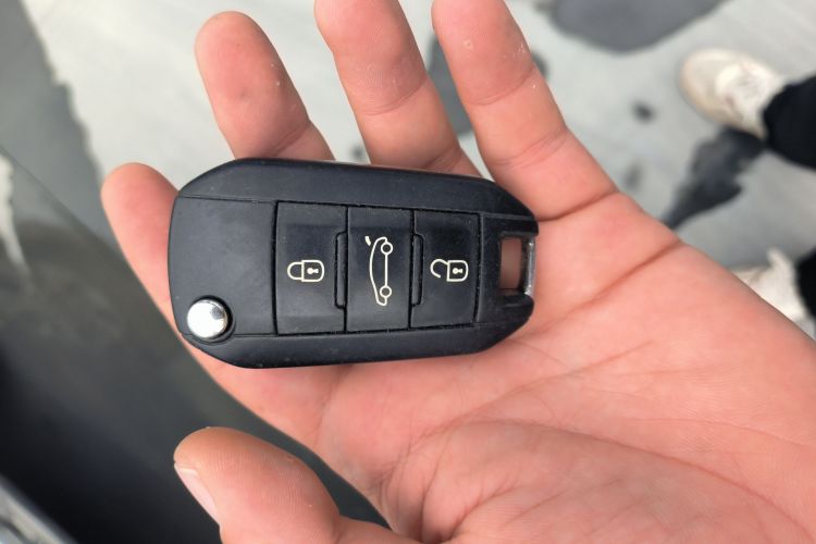 标致2008 2014款 1.6L 自动时尚版中控内饰7001