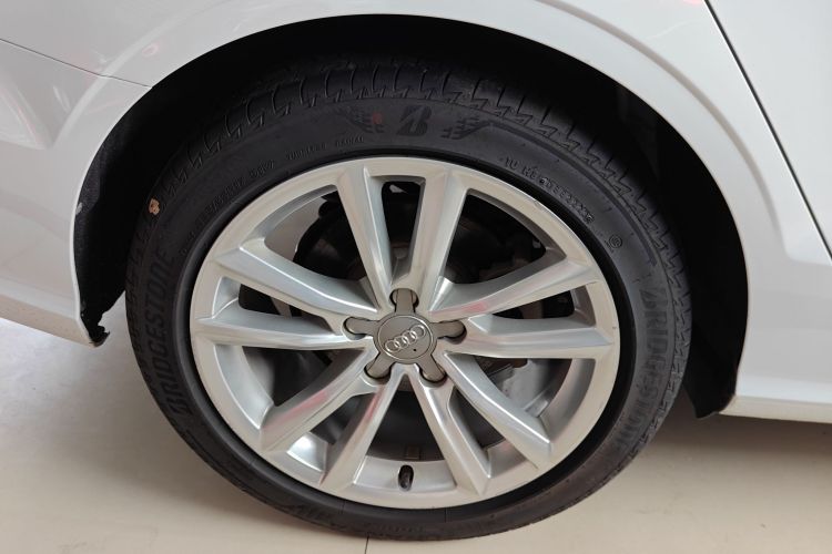 奥迪A3 2018款 30周年年型 Limousine 35 TFSI 进取型车身外观6008