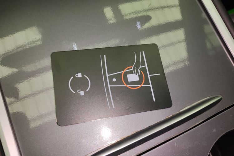 特斯拉 Model Y 2022款 改款 后轮驱动版中控内饰7001