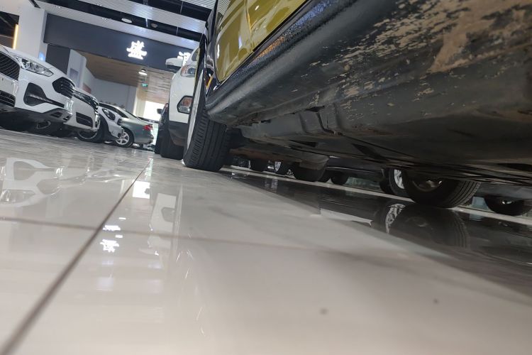 smart forfour 2016款 1.0L 52千瓦灵动版机舱底盘29