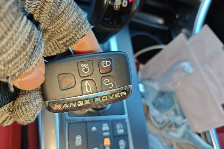 路虎 揽胜运动版 2017款 3.0 SC V6 HSE DYNAMIC中控内饰11