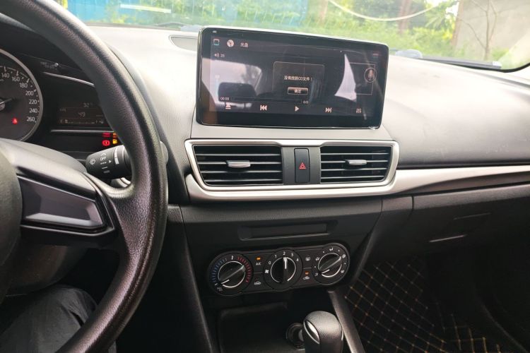 马自达3 昂克赛拉 2019款 云控版 三厢 1.5L 自动舒适型 国VI中控内饰16