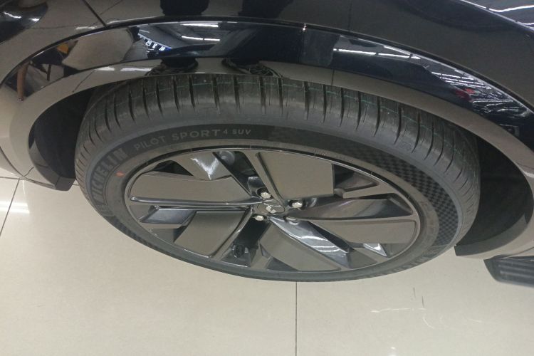 理想汽车 理想L9 2025款 Ultra 智能焕新版车身外观6007