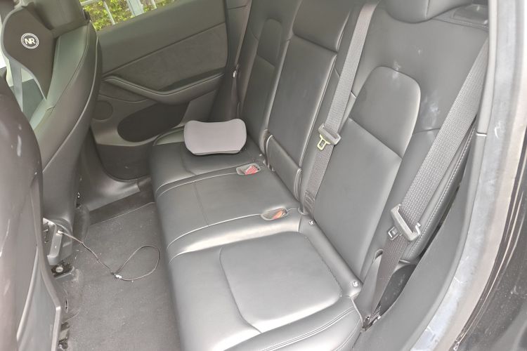 特斯拉 Model Y 2022款 长续航全轮驱动版中控内饰7004