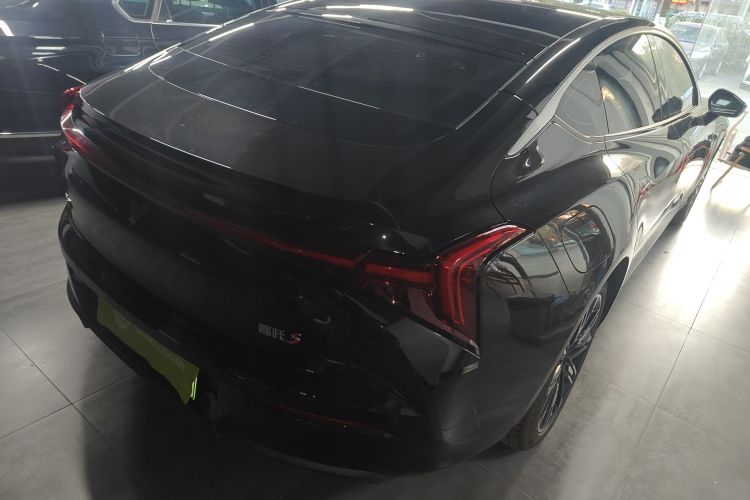 哪吒汽车 哪吒S 2024款 增程 1060 Lite版车身外观6005