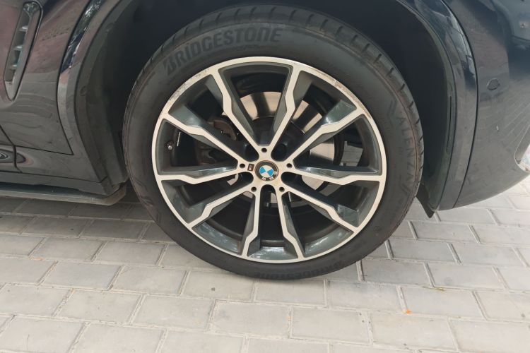 宝马X4 2022款 xDrive 25i M运动套装车身外观10