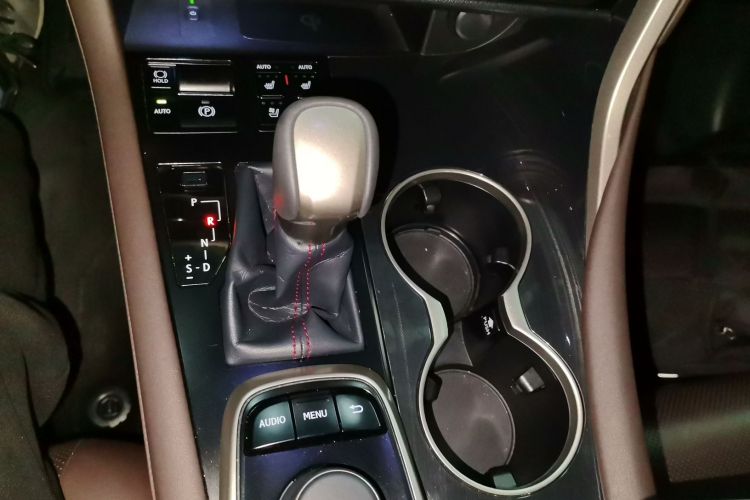 雷克萨斯RX 2016款 450h 四驱典雅版中控内饰18