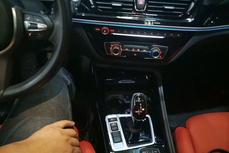 宝马1系 2023款 125i M运动曜夜版中控内饰18