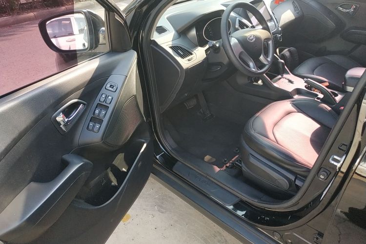 北京现代ix35 2015款 2.0L 自动两驱舒适型 国V中控内饰20