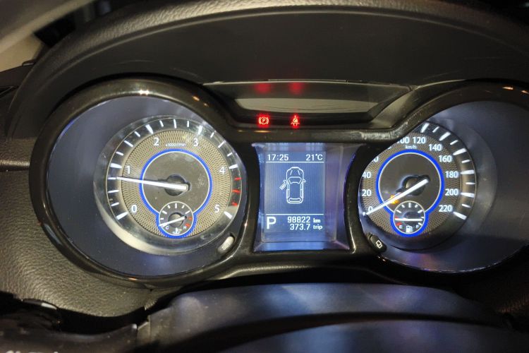 江铃 驭胜S350 2014款 2.4T 自动两驱柴油豪华天窗版5座中控内饰14