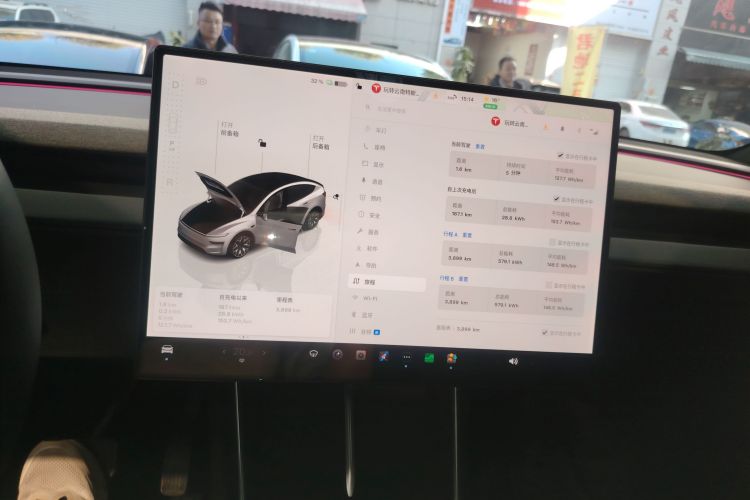特斯拉 Model Y L 2025款 长续航全轮驱动版中控内饰16