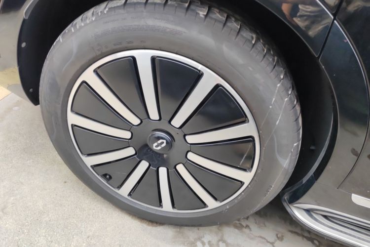 鸿蒙智行 问界M9 2024款 纯电 Ultra版 100kWh 5座版车身外观56