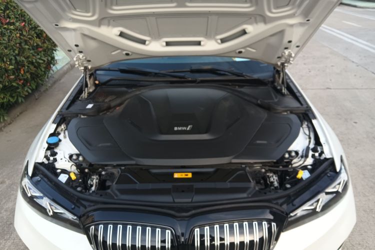 宝马i3 2024款 eDrive 40 L 曜夜套装机舱底盘24