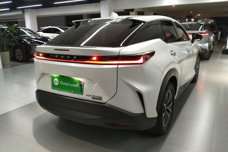 雷克萨斯RZ 2023款 450e 四驱纵享版车身外观7