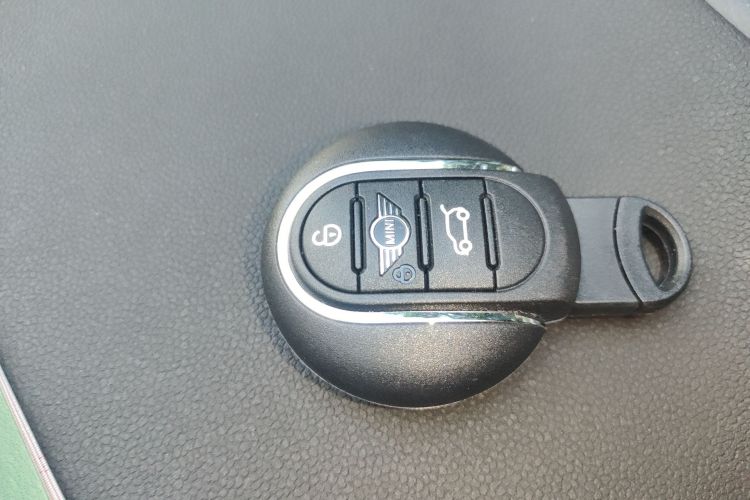 MINI Clubman 2023款 1.5T 白衬衫特别版中控内饰11